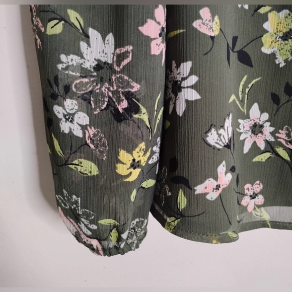 Time and Tru Green Floral V-Neck Blouse Size L (12–14) - Picture 8 of 9